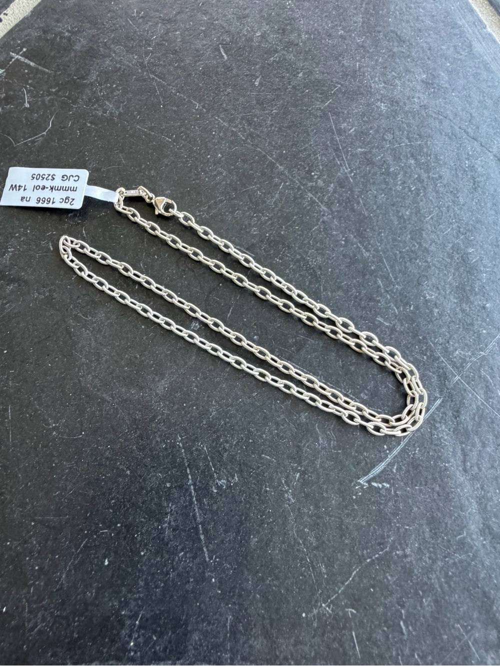 14kt White Gold ribbed oval Link Chain Necklace 16” long
